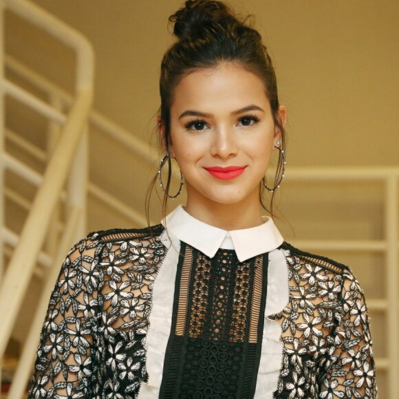 Bruna Marquezine será a vilã Catarina e vai disputar o amor de Renato Góes com Marina Ruy Barbosa na novela 'Deus Salve o Rei'