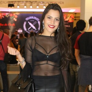 A ex-BBB Emilly Araújo diz que mantém a forma sem se privar de comer nada