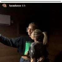 Pabllo Vittar grava com Lucas Lucco e é tietada por mãe do cantor: 'Famoso'