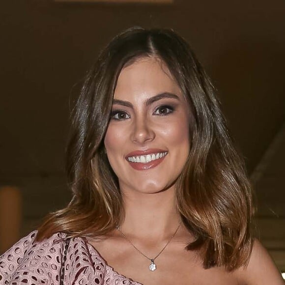 Bruna Hamú marcou presença na SPFW e, no Instagram, fez uma festa ao voltar para casa e posar com o filho, Julio