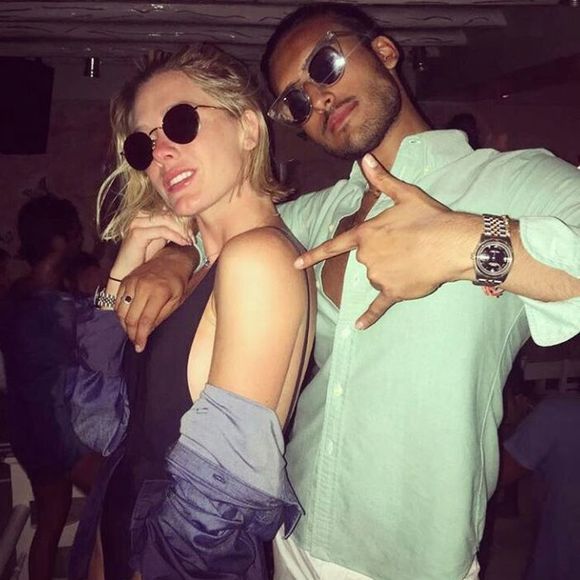 'A Grécia foi inesquecível', disse o ator inglês Kuz Pooni ao publicar uma foto com Fiorella Mattheis no Instagram