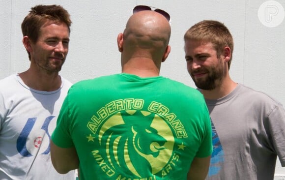 Vin Diesel posta primeira foto com irmãos de Paul Walker no set 'Velozes e Furiosos 7' 21 de abril de 2014