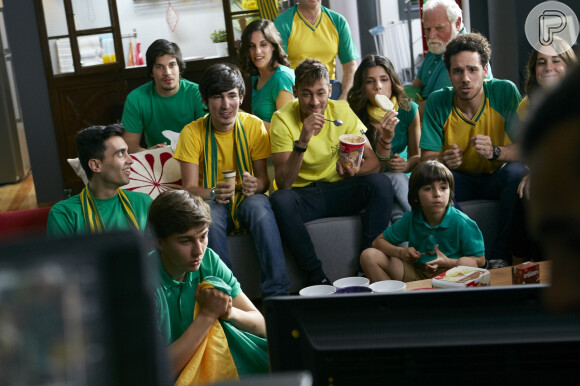 Na campanha, Neymar compara a relação de espanhóis e brasileiros com o futebol