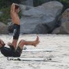 Apaixonado por surf, o ator curtiu as ondas da prainha, na Barra, Zona Oeste do Rio de Janeiro