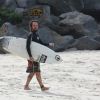 Paulinho Vilhena aproveita feriado para surfar em praia do Rio 1 de maio de 2014