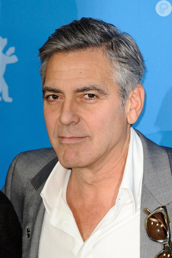 George Clooney fez uma viagem em família a Dubai com as irmãs de Amal, que incluiu um passeio de iate, e somente na volta pediu a mão da advogada