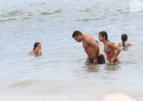 Ronaldo sai da água com Paula Morais