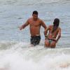 Paula Morais exibe boa forma em praia com Ronaldo