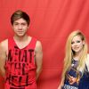 Fãs defenderam Avril Lavigne das acusações de ter sido fria com os fãs no 'Meet & Greet' (02 de maio de 2014)