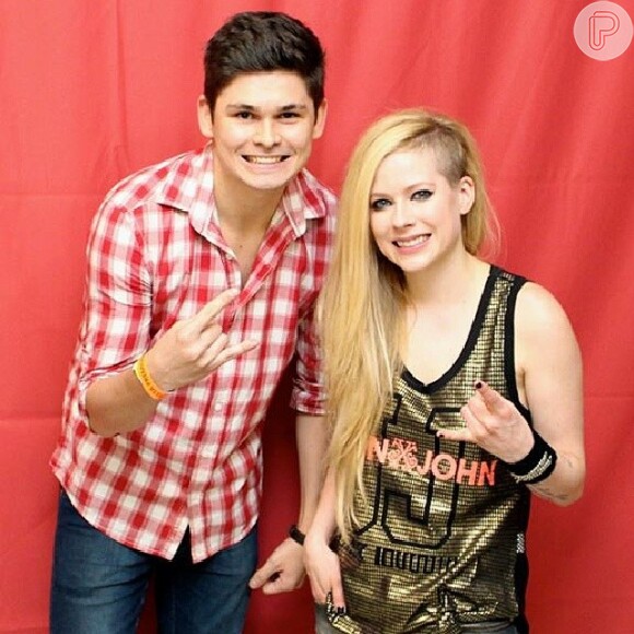 Avril Lavigne também atendeu os pedidos dos fãs para fazer poses