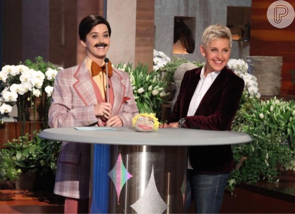 Katy Perry se vestiu de homem para participar do programa especial em comemoração aos 55 anos da apresentadora Ellen DeGeneres, nesta sexta-feira, 25 de janeiro de 2013