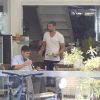 Cauã Reymond malhou e almoçou no restaurante de sua academia na Barra da Tijuca, Zona Oeste do Rio, no início da tarde desta segunda-feira, 5 de maio de 2014