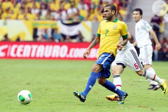 Daniel Alves vai defender a Seleção Brasileira na Copa do Mundo da Fifa do Brasil 2014