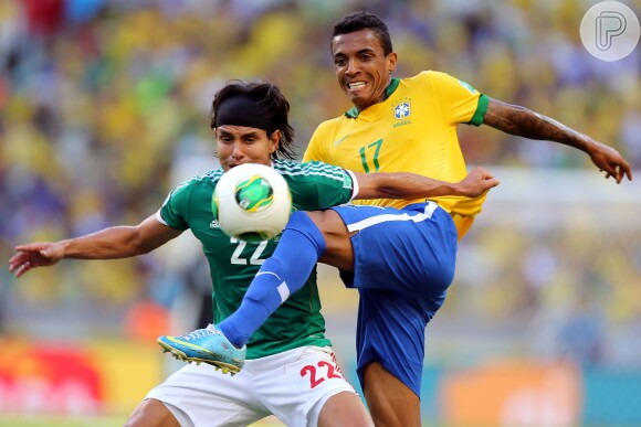Luiz Gustavo vai defender a Seleção Brasileira na Copa do Mundo da Fifa do Brasil 2014