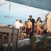 Harry Styles curtiu a piscina do hotel Fasano, na Zona Sul do Rio de Janeiro, na tarde desta quinta-feira, 8 de maio de 2014, e foi seguido por fã ao entrar no banheiro