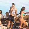 Harry Styles curtiu a piscina do hotel Fasano, na Zona Sul do Rio de Janeiro, na tarde desta quinta-feira, 8 de maio de 2014