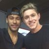 Neymar conhece os meninos do One Direction. Ele já postou foto ao lado de Niall Horan