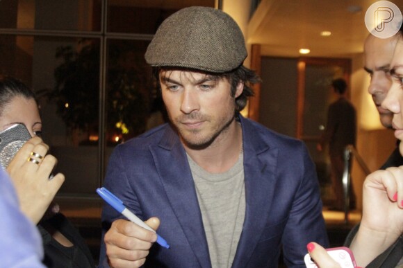 Ian Somerhalder, de ‘The Vampire Diaries’, chega ao Brasil e é recebido por fãs