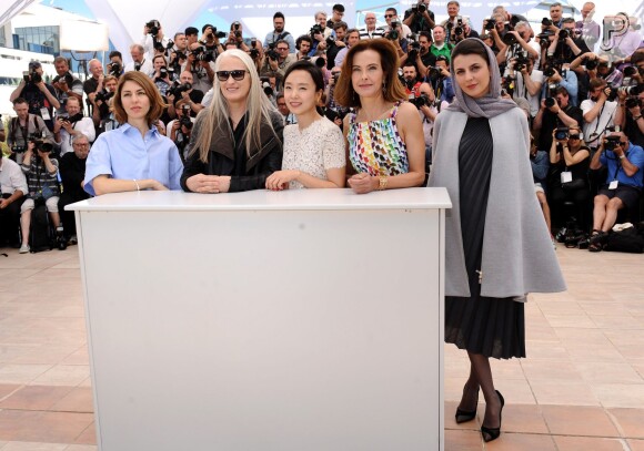 Sofia Coppola, Do-Yeon Jeon, Jane Campion, Carole Bouquet, Leila Hatami posam para foto no Festival de Cannes 2014