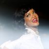 Rihanna se apresenta no Forum, em um dos últimos shows da turné '777', em 19 de novembro de 2012