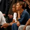 Solange Knowles e Jay-Z assumem a responsabilidade pelo que ocorreu e pediram desculpas um ao outro pelo ocorrido