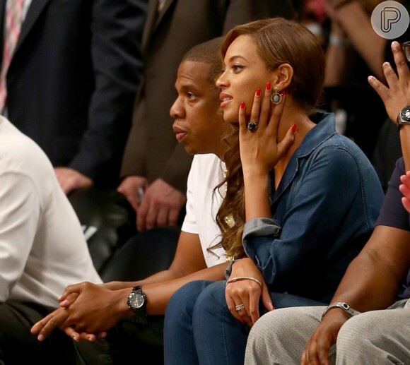 Solange Knowles e Jay-Z assumem a responsabilidade pelo que ocorreu e pediram desculpas um ao outro pelo ocorrido