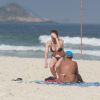 Letícia Spiller aproveitou o dia de sol na praia da Barra da Tijuca, Zona Oeste do Rio de Janeiro, nesta sexta-feira, 16 de maio de 2014