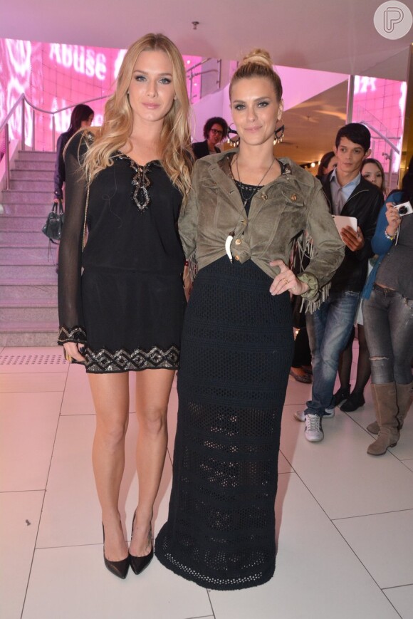 Estilosas, Carolina Dieckmann e Fiorella Mattheis prestigiam evento de moda 19 de maio de 2014