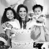 Samara Felippo fez questão de vestir as filhas de 'Alice no País das Maravilhas' para celebrar os seus aniversários