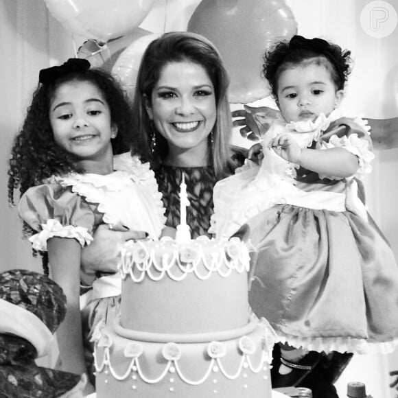 Samara Felippo fez questão de vestir as filhas de 'Alice no País das Maravilhas' para celebrar os seus aniversários