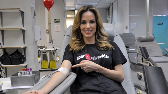 Ana Furtado participa de campanha solidária e doa sangue no Hemorio