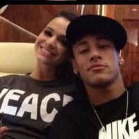 Bruna Marquezine e Neymar curtem juntos balada de rap em Santos