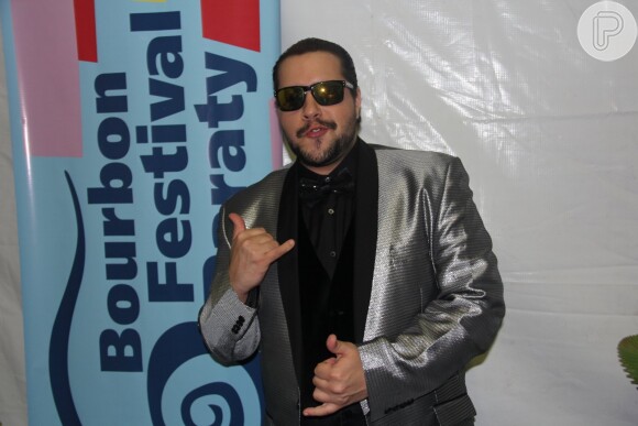 Tiago Abravanel posa estiloso nos bastidores do Boubon Festival Paraty 2014