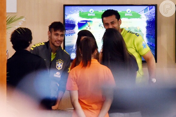 Neymar, Fred e os demais jogadores já estão na Granja Comary, em Teresópolis, região serrana do Rio de Janeiro, onde passam por exames médicos