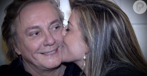 Fábio Jr. e a namorada, Maria Fernanda, posam juntos em bastidores do 'SuperStar', da Globo