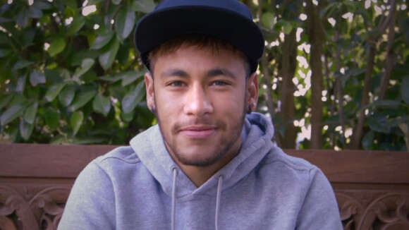 Neymar e outros atletas participam de campanha contra homofobia no esporte