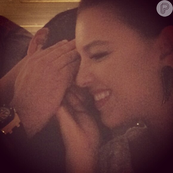 Namorado de Mariana Rios, Patrick Bulus, esconde o rosto ao lado da amada no Instagram