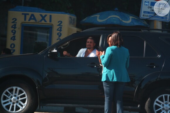 Cauã Reymond foi abordado por fãs na tarde desta quinta-feira, 5 de junho de 2014, na Barra da Tijuca, Zona Oeste do Rio de Janeiro