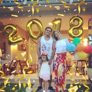 'Estou conseguindo juntar minhas duas paixões, a TV, arte cênicas em geral e os meus bichos, que são a minha fonte de energia', conta Debby Lagranha ao Purepeople