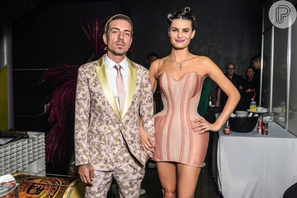 Isabeli Fontana de Morena Rosa e o namorado Di Ferrero no Baile da Vogue, realizado no Hotel Unique, em São Paulo, na noite desta quinta-feira, 1º de fevereiro de 2018
