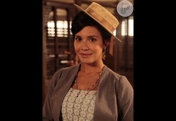 Juliana Knust entra em 'Lado a Lado' como Fátima, uma médica que se apaixona por Zé Maria (Lázaro Ramos), em 13 de fevereiro de 2013