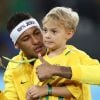 Neymar foi às lágrimas com a homenagem feita por Davi Lucca