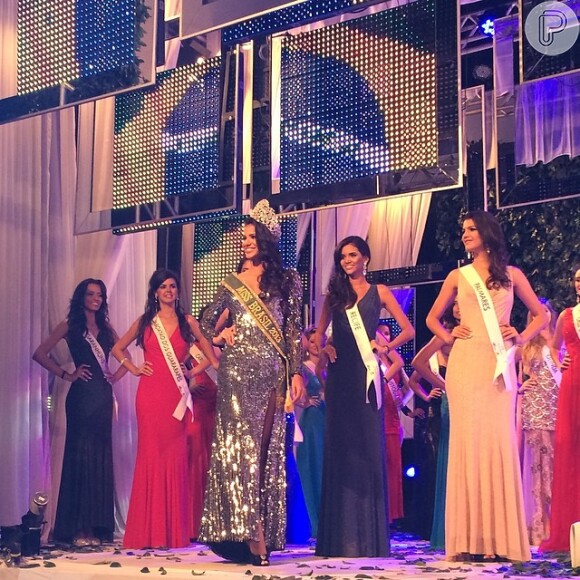 Jakelyne Oliveira foi para Pernambuco para ser jurada de um concurso de miss. Ela, então, ganhou de um dos organizadores do evento uma passagem para ir para Fernando de Noronha