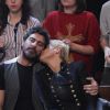 Xuxa beija o namorado, Junno Andrade, durante participação no 'Altas Horas' especial de Dia dos Namorados