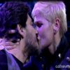 Xuxa dá beijão em Junno Andrade após fazer declaração de amor no 'Altas Horas'