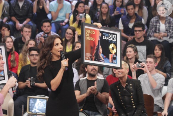 Ivete Sangalo recebe Disco de Platina por seu DVD Multishow de 20 anos de carreira