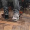 Xuxa Meneguel ainda usa bota ortopédica e contou que, por causa do problema no pé, não tem data para voltar a trabalhar