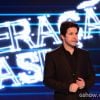 Jonas (Murilo Benício) pede uma homenagem para Jack (Carlos Miele) na apresentação do reality show, em 'Geração Brasil'