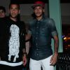 Neymar e Daniel Alves vão à inauguração da nova unidade do restaurante Paris 6, em São Paulo