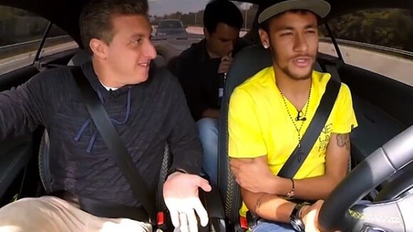 Neymar mostra mansão onde vive na Espanha para Luciano Huck: 'Aqui é tranquilo'
